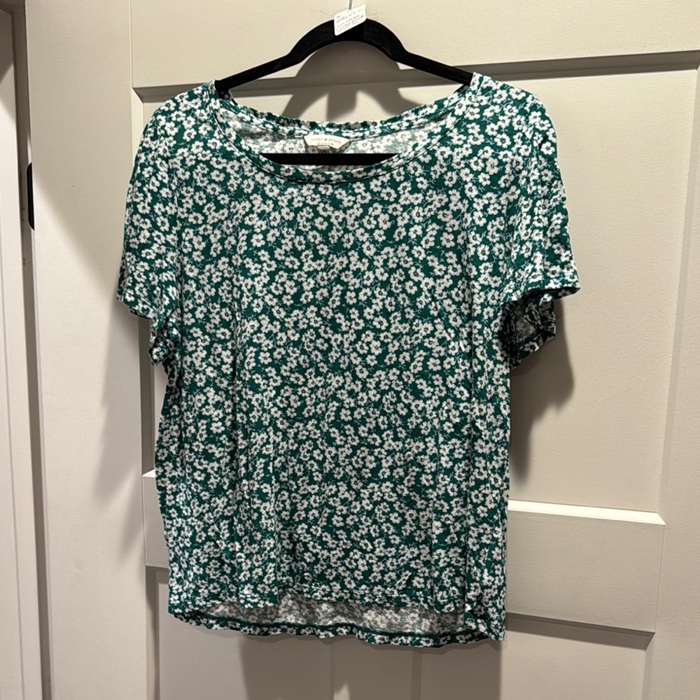 EUC Lucky Brand White and Green Floral Short Sleeve Tee